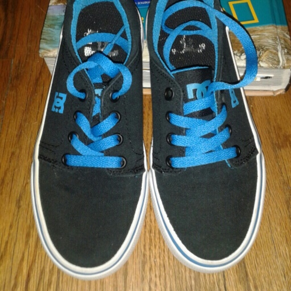 DC SKATEBOARDING SHOES