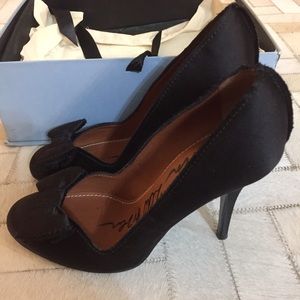 GORGEOUS SATIN LANVIN BOW PUMP 9 1/2
