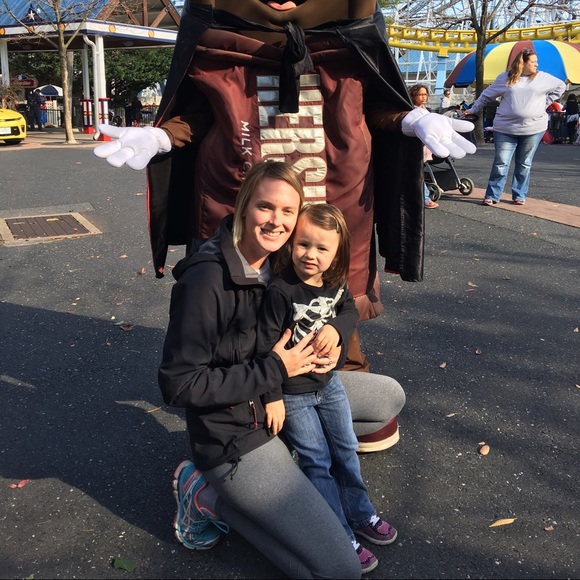 Meet your Posher, Laura - Picture 1 of 1