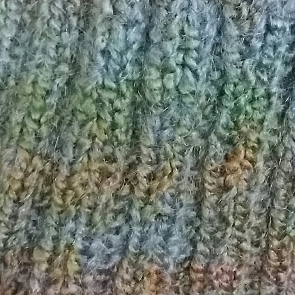 *HANDMADE* Cable Knit Mohair Turtleneck Tank - Picture 2 of 4