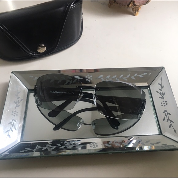 Salvatore Ferragamo sunnies 😎