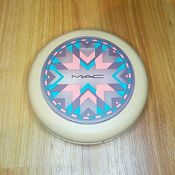 MAC Vibe Tribe Gleamtones Powder