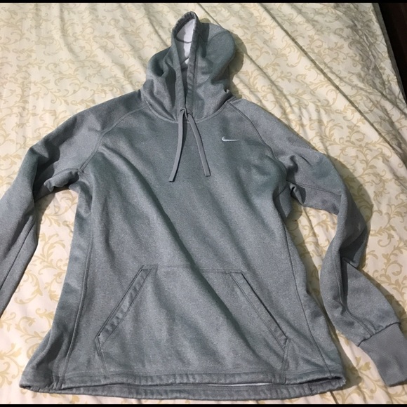 Nike Sweaters - Therma-fit Nike Sweater / Hoodie