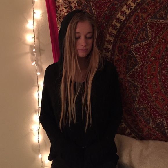 Black brandy Melville hoodie !