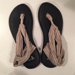 Sanuk yoga padded sandals
