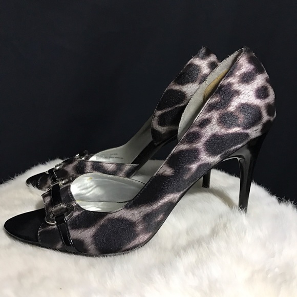 ❤️️Carlos Santana Leopard print heels 👠