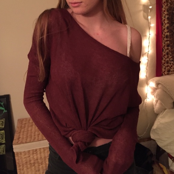 brandy melville maroon sweater 🌹