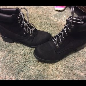 Boots (Timberland similar boots) Black