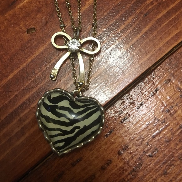 Betsy Johnson zebra necklace - Picture 2 of 2