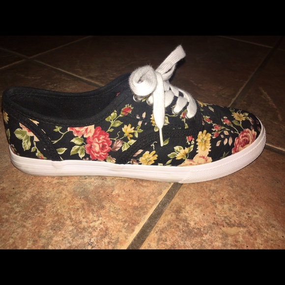 Flower ked shoes - Picture 2 of 2