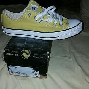 Converse men low size 8