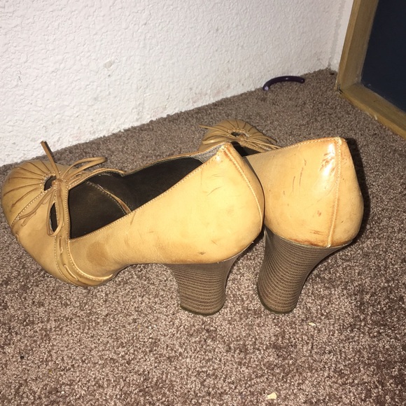 Heels - Picture 3 of 3