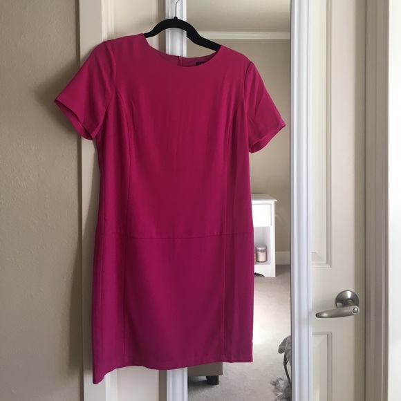Wells Grace Dresses & Skirts - 3/$25 NWOT Wells Grace Magenta shift dress Size S