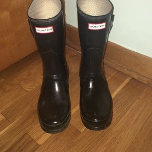 Short black glossy  Hunter rain boots