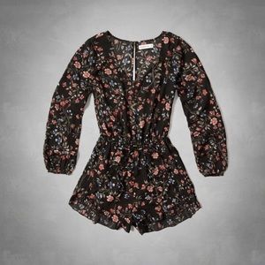 🌺🌬🍂Cute and flirty Abercrombie & Fitch Romper🌞