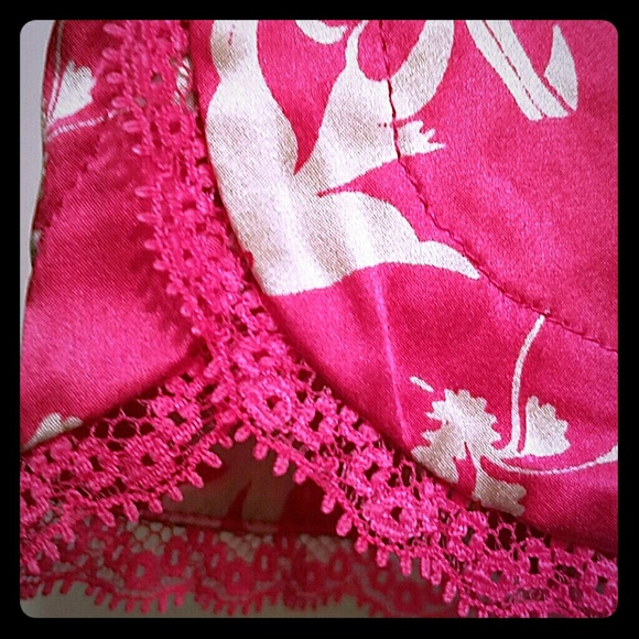 VS_ Silky pink and white shorts