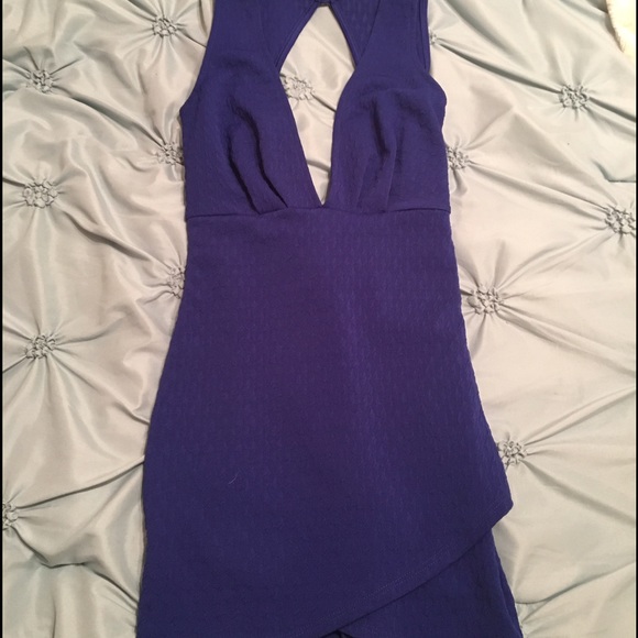 Blue fitted formal dress with a plunging neckline! - Picture 2 of 3