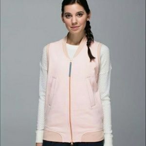 Lululemon vest -- pale pink ADORABLE