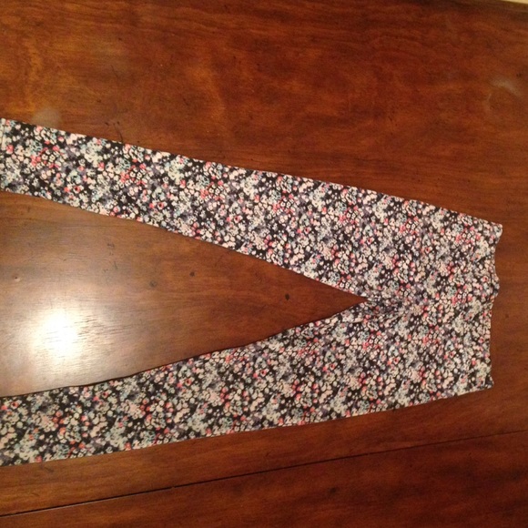 I am selling flowery leggings.