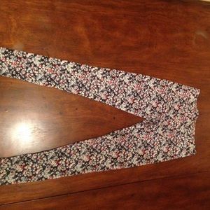 I am selling flowery leggings.