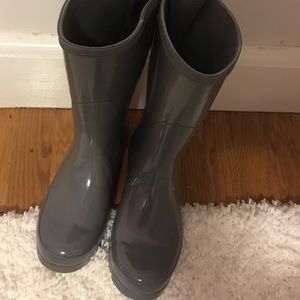 NWT Grey buckle rain boots