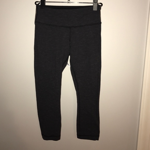 Lululemon grey patterned crop leggings
