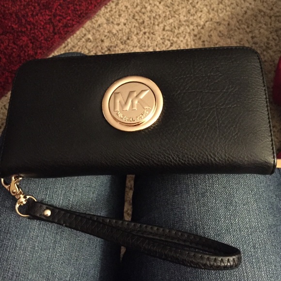 Michael Kors wallet/wristlet