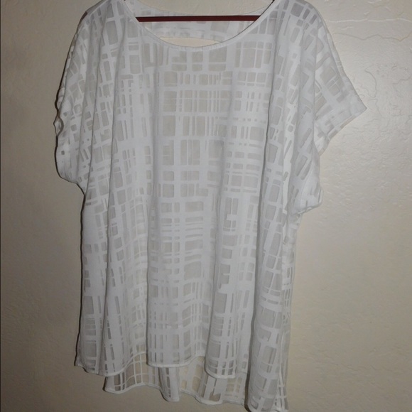 Forever 21 Plus Sized White Geometric Tee - Picture 1 of 2