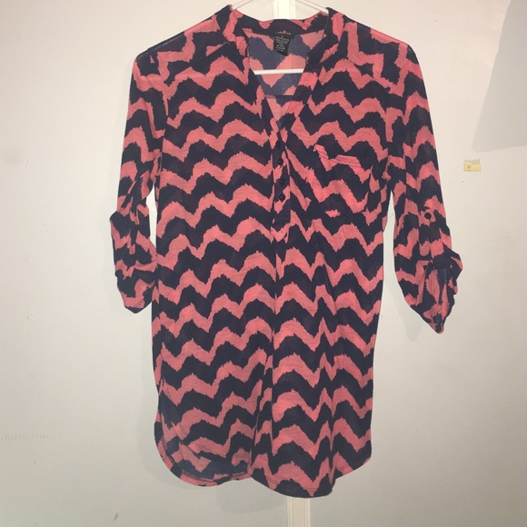 Chevron pattern v-neck top