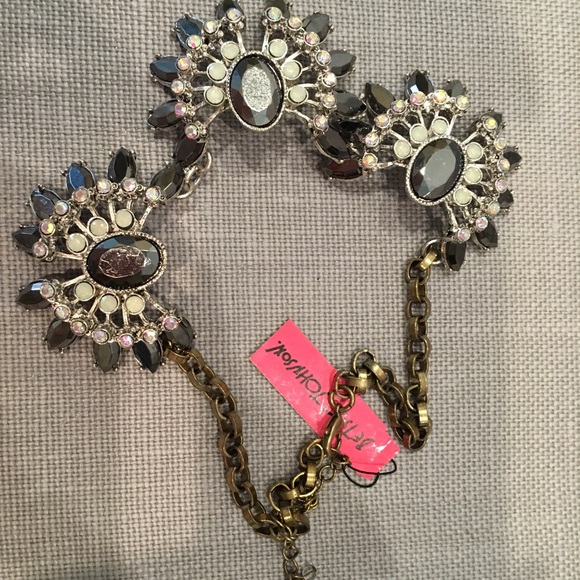 Betsey Johnson Statement Cluster Art Deco Necklace - Picture 3 of 4