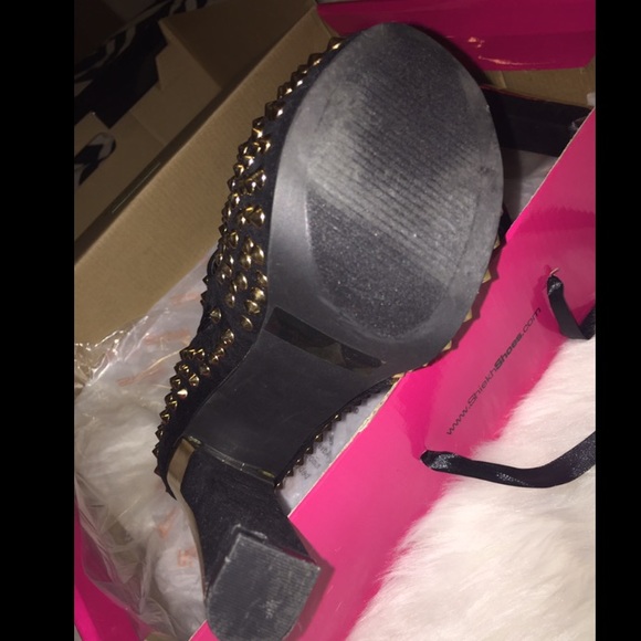 ✨💯✔️Sexy Gold Studded Black Platform Heels Size 7 - Picture 3 of 4