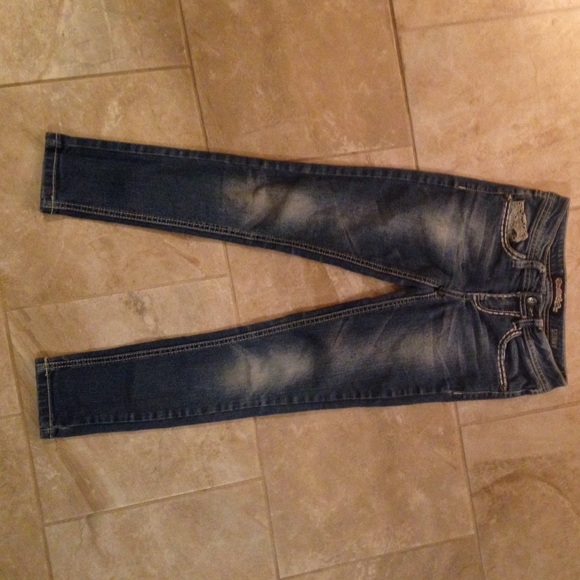 I am selling Long bluejeans.