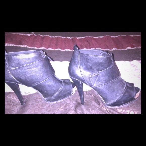 Vera Wang Heels