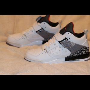 Jordan Flight 45 (GS) White / Red/ Grey Size: 6Y