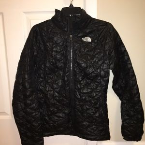 North Face lightweight puffer jacket size S