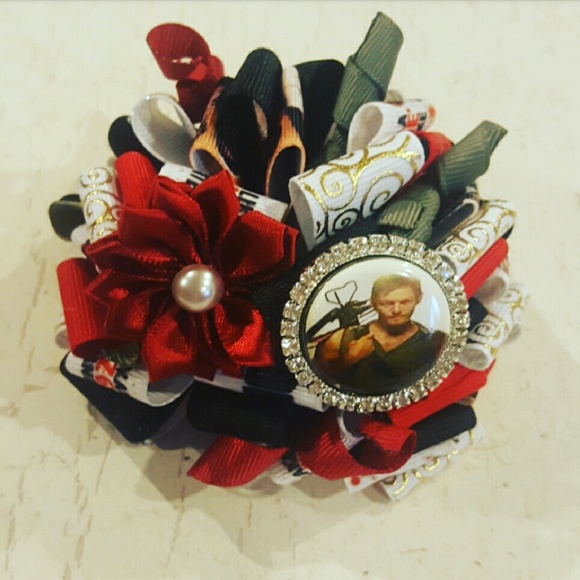 Funky Loopy Bow - Picture 2 of 4