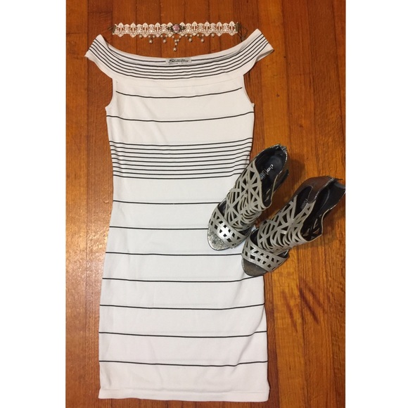 Off the Shoulder Stripped Dress