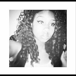 Meet your Posher, Kayla
