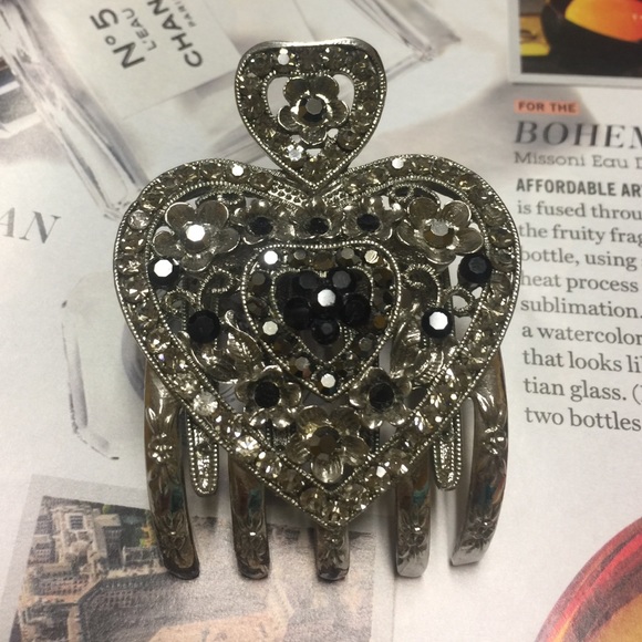 ✨Crystal jewels encrusted hair clip✨