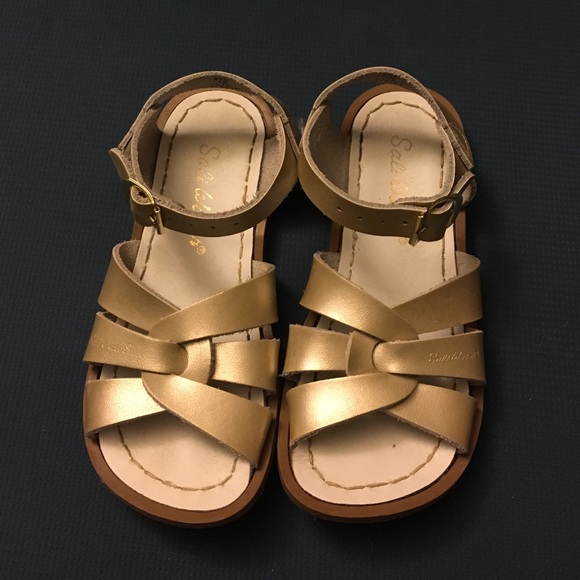 Gold saltwater sandals girls size 10