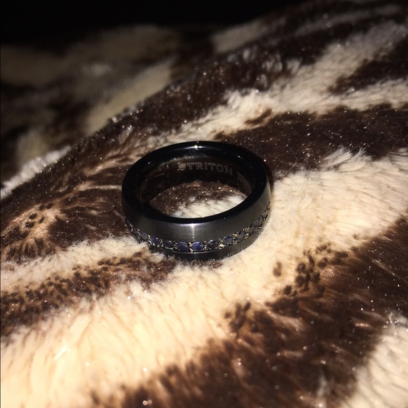 Men's ring size 8.5 - Picture 2 of 4