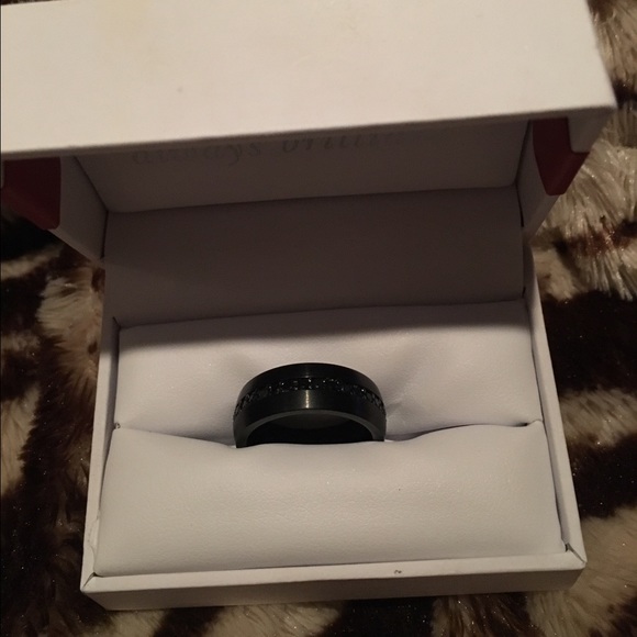 Men's ring size 8.5 - Picture 3 of 4