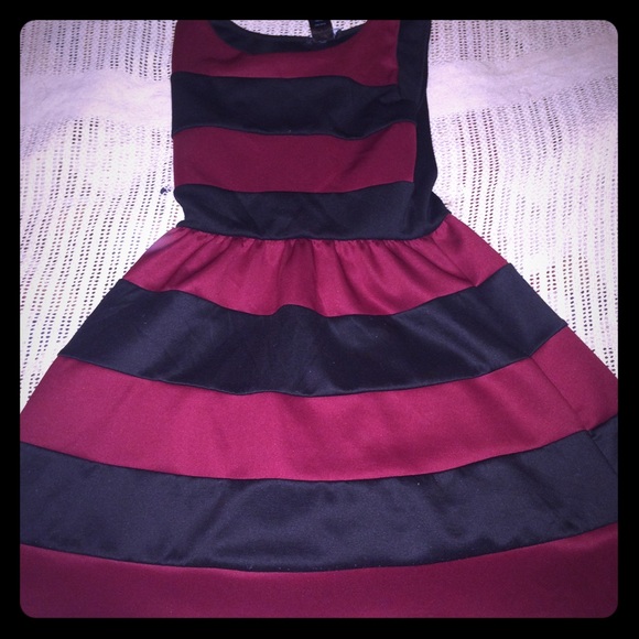 Wet Seal Dresses & Skirts - Cute holiday dress🎄☃️🎅🏻