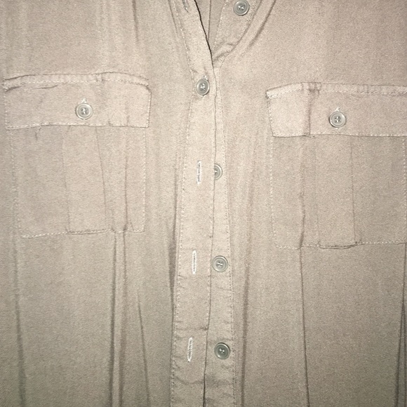 Button up - Picture 3 of 3