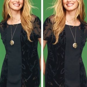 ✨🎄Perfect for the holidays! CAbi Burn Out Tunic