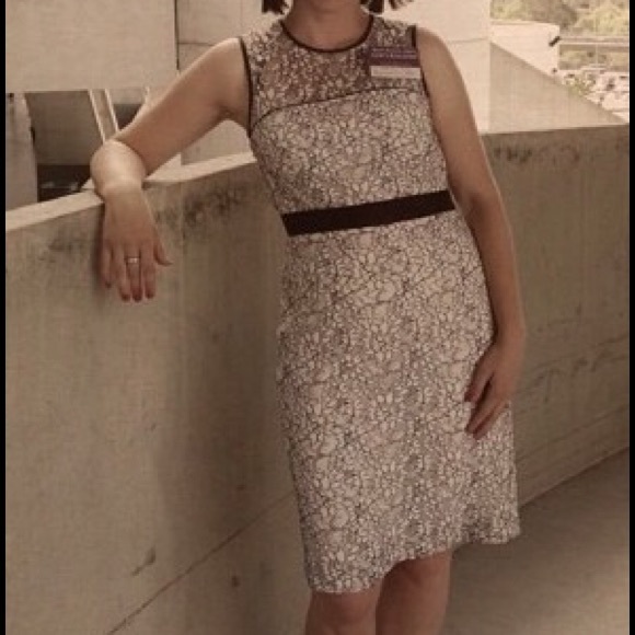 Banana Republic lace dress - Picture 3 of 3