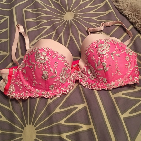 VS Dream Angels lightly lined Demi bra!