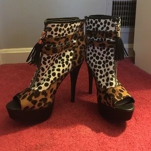 Sz 10 Leopard Print Bootie