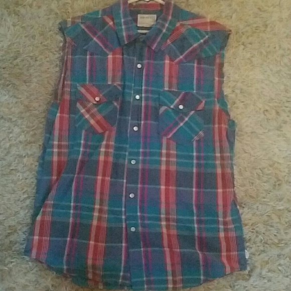 Cut off sleeve flannel / button up