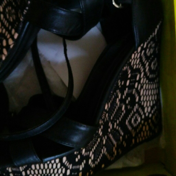 Women's shoes